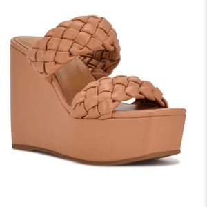 Nine aWest Nessie Wedge NWOB SIZE 6.5 tan